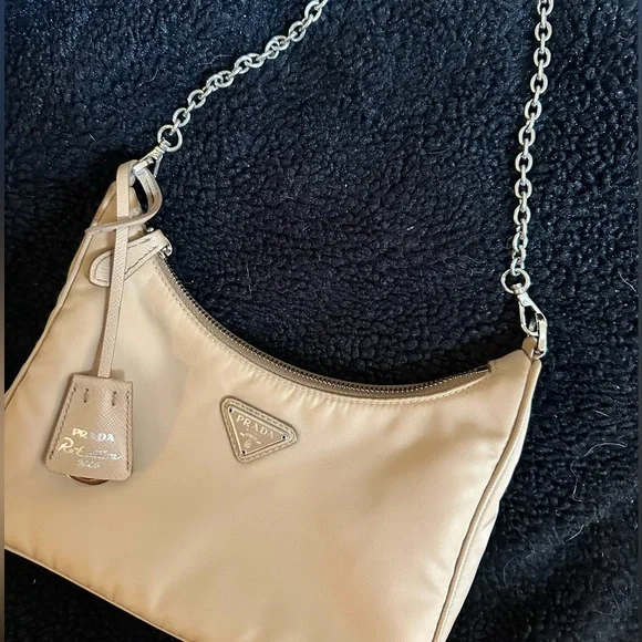 Prada Re-edition shoulder bag - Picture 10 of 17